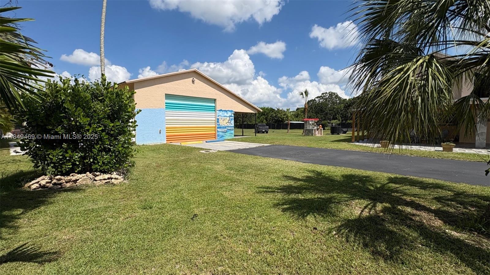 31050 SW 194th Ave, Homestead, FL, 33030/$1,195,000 4 31050 SW 194th Ave