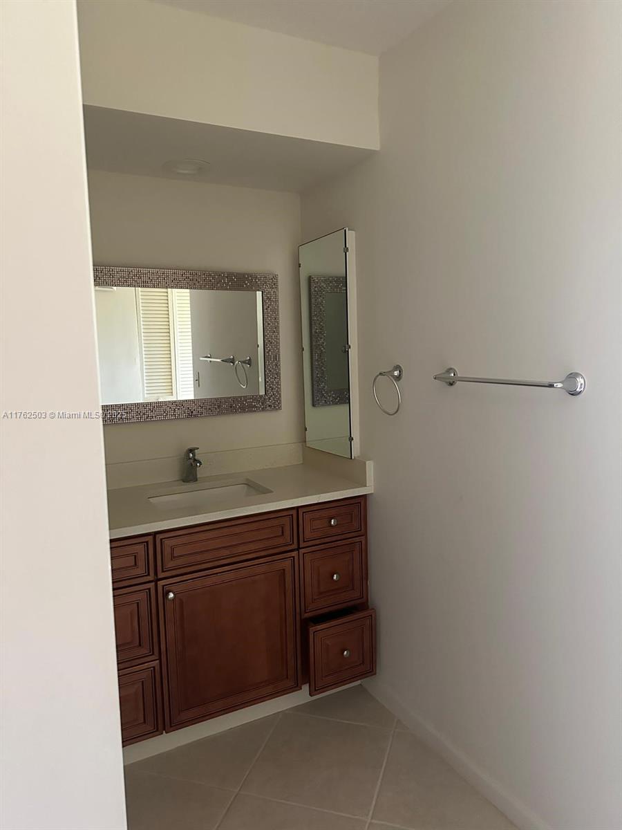 SHORES AT WELLINGTON COND - Residential