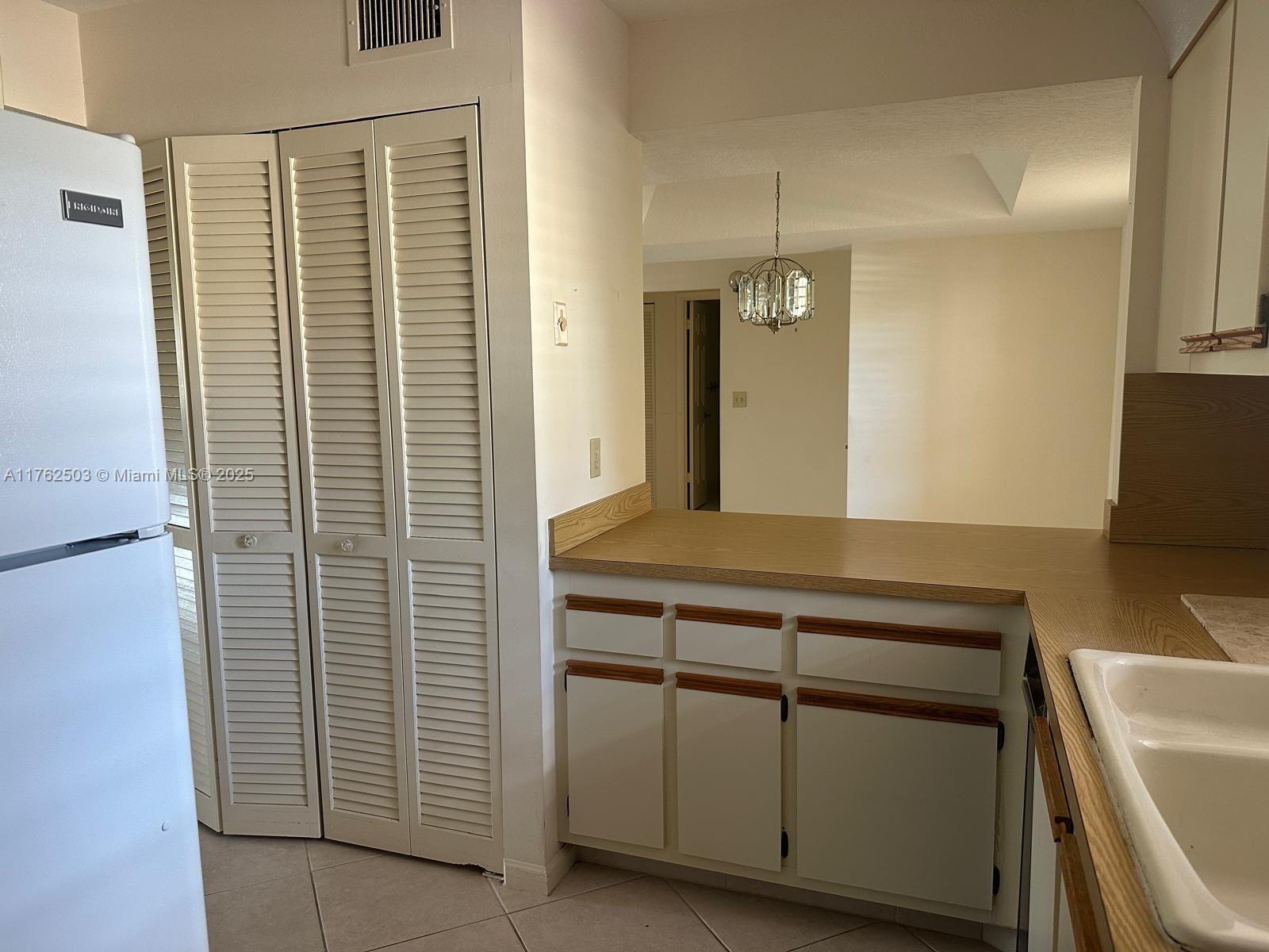 SHORES AT WELLINGTON COND - Residential