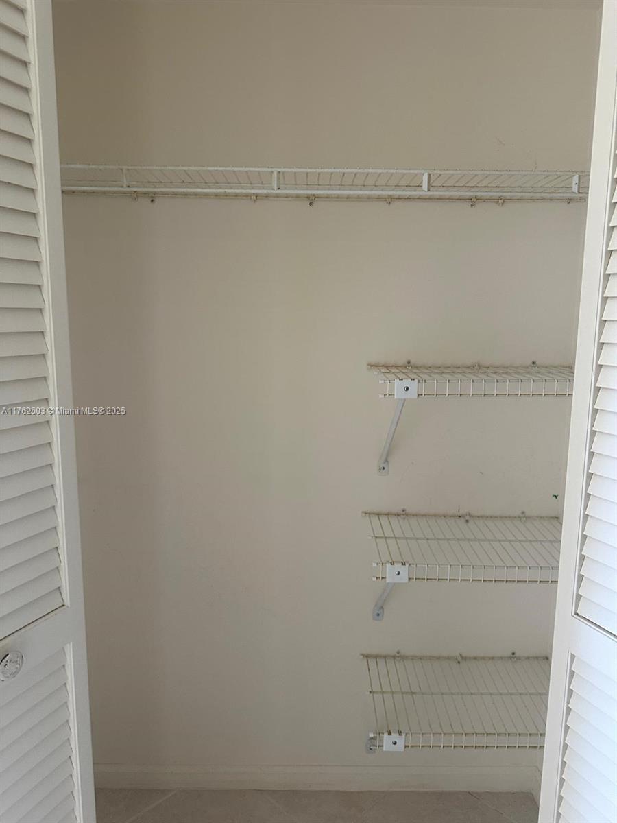 SHORES AT WELLINGTON COND - Residential