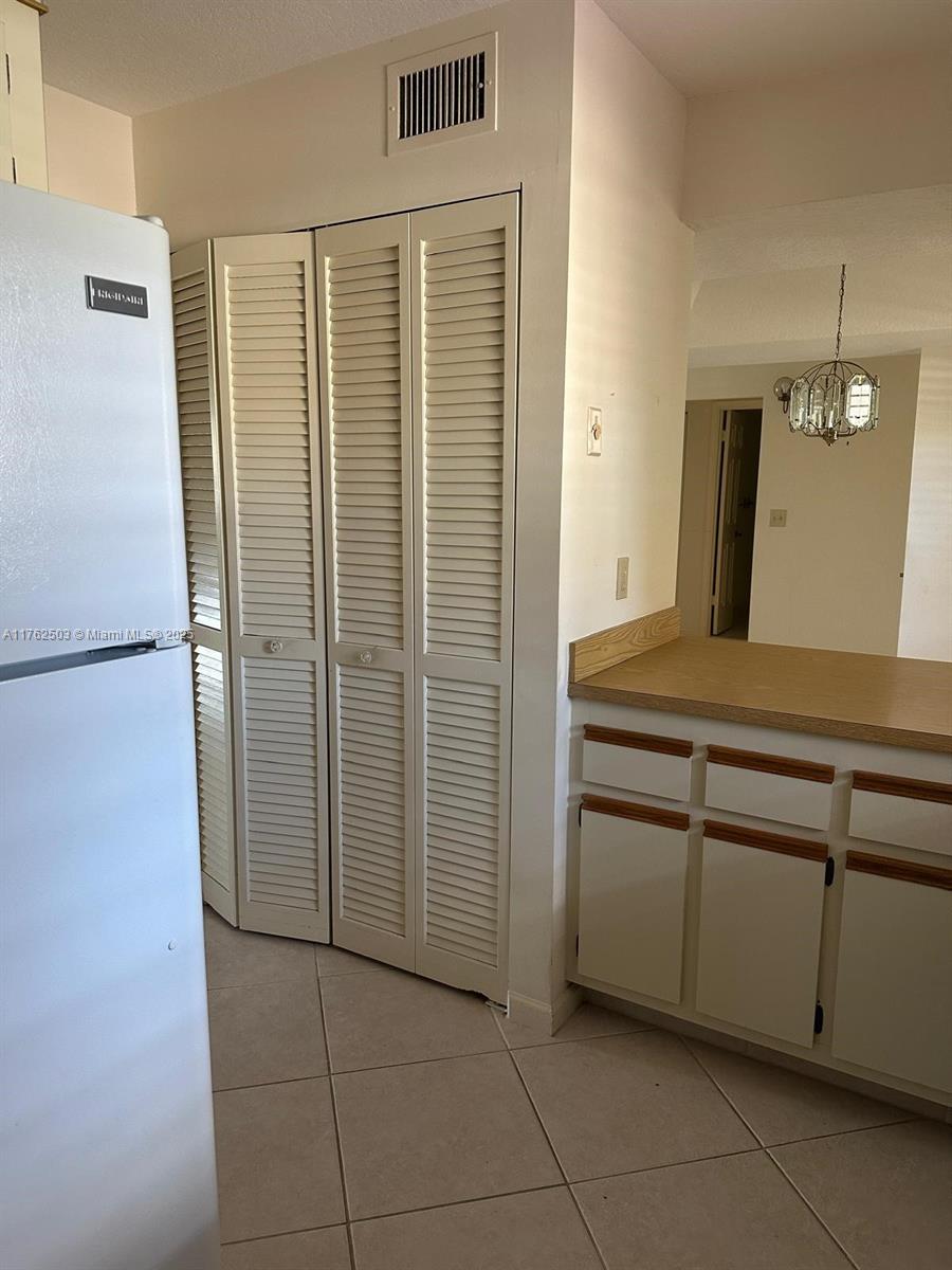 SHORES AT WELLINGTON COND - Residential