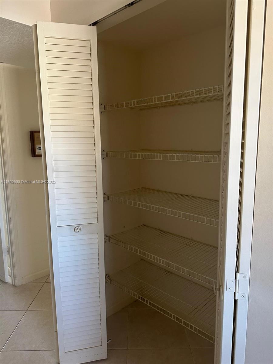 SHORES AT WELLINGTON COND - Residential