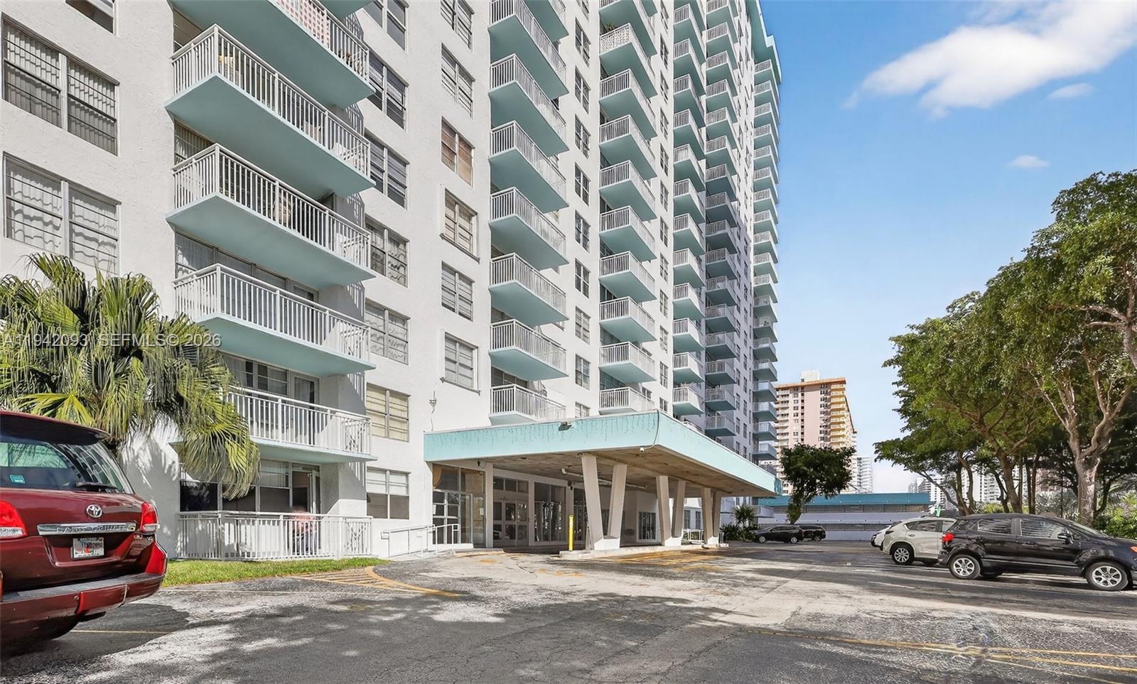 WINSTON TOWERS 500 CONDO - Residential