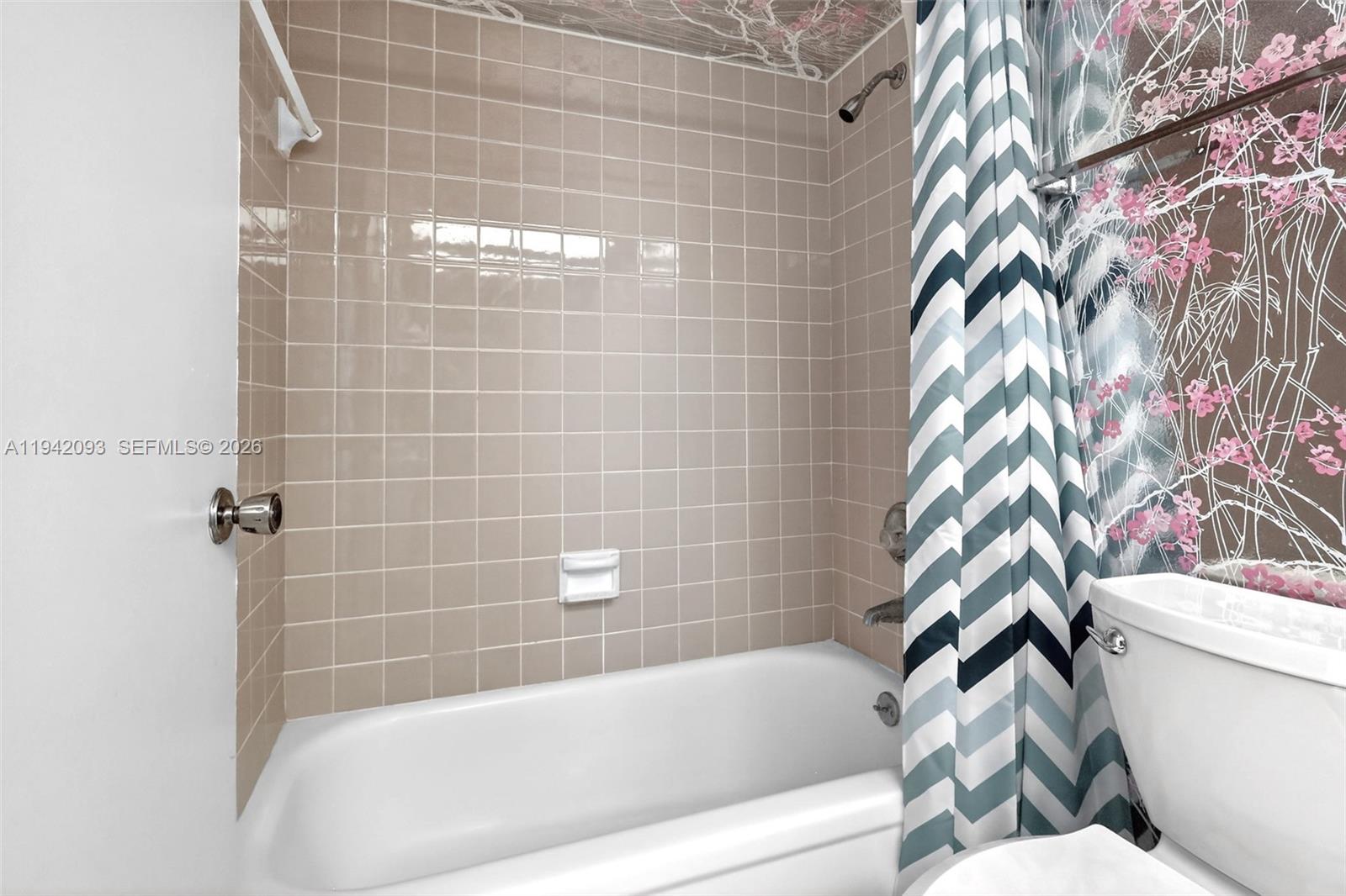 WINSTON TOWERS 500 CONDO - Residential