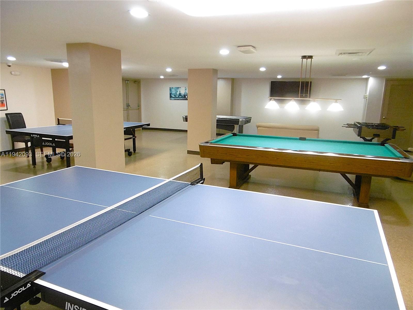 WINSTON TOWERS 500 CONDO - Residential