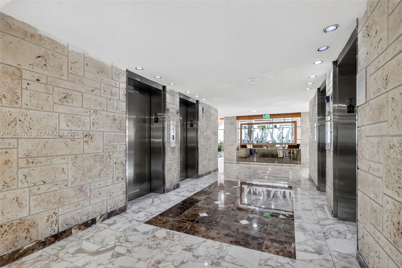 WINSTON TOWERS 500 CONDO - Residential