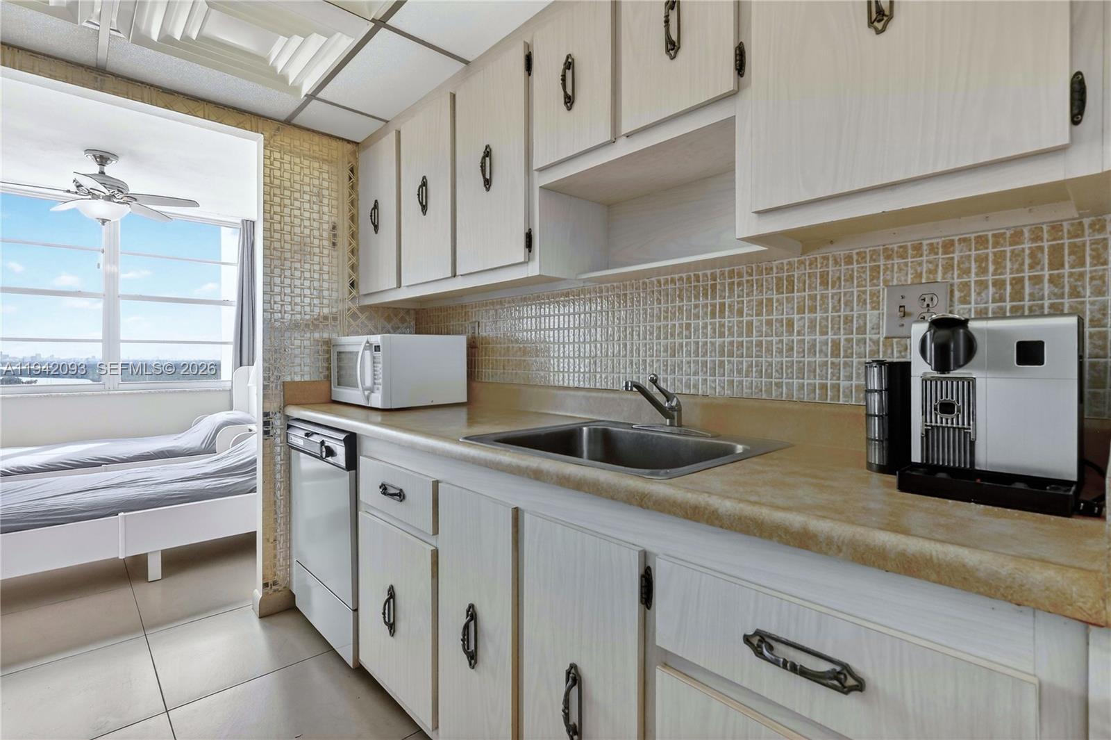 WINSTON TOWERS 500 CONDO - Residential