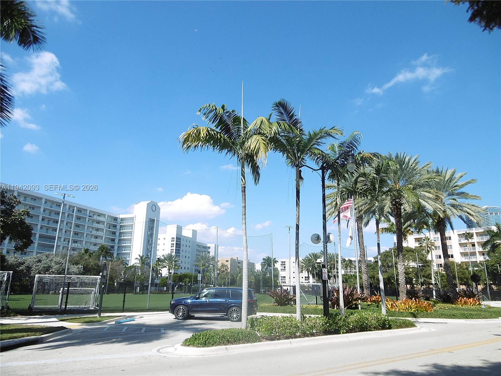 WINSTON TOWERS 500 CONDO - Residential