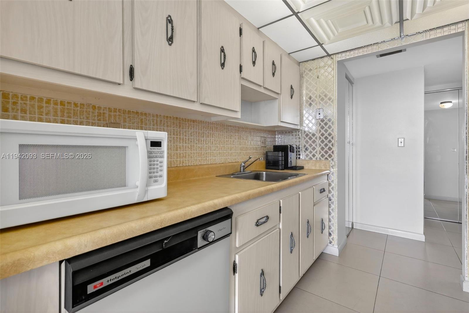 WINSTON TOWERS 500 CONDO - Residential