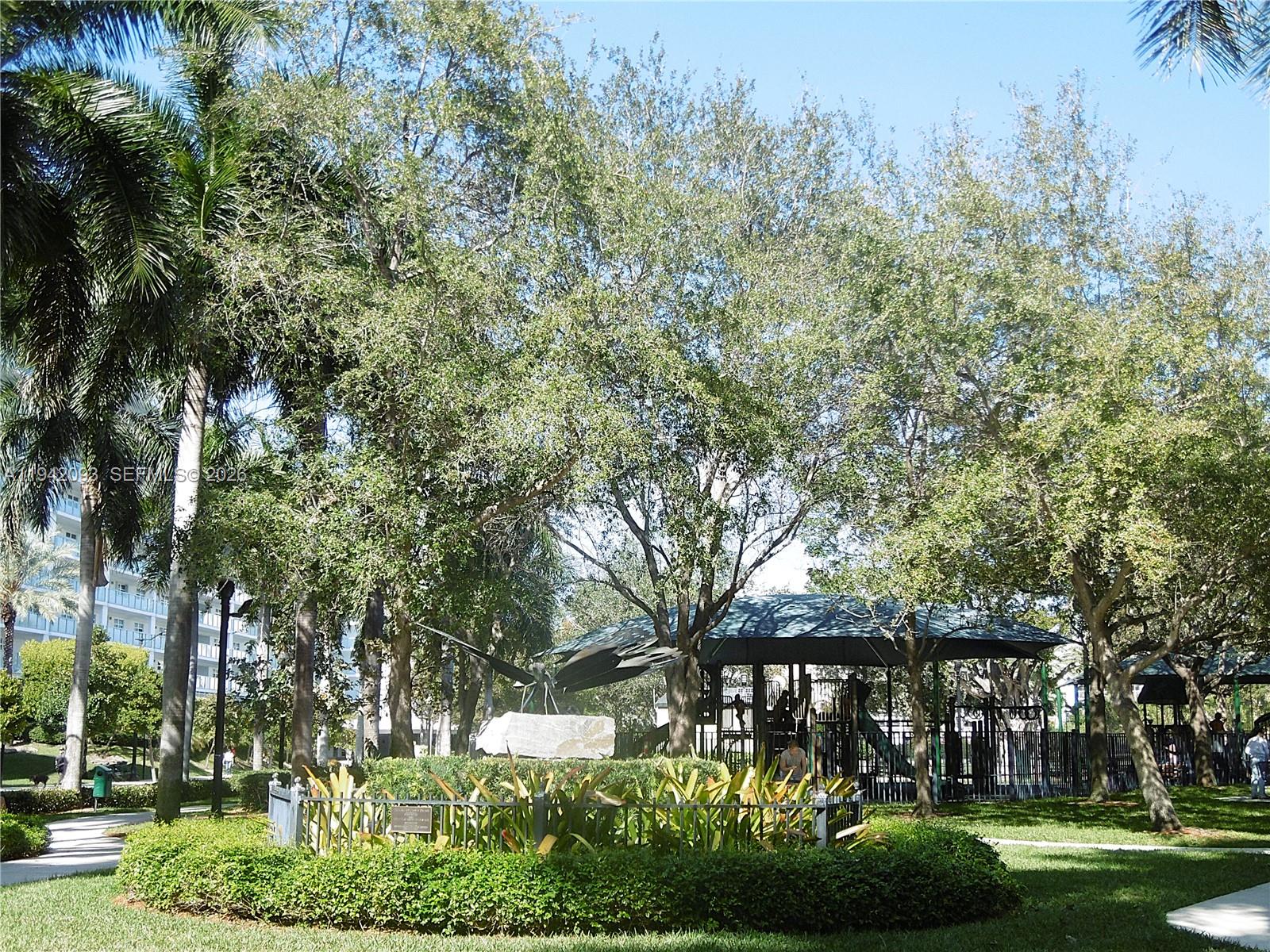 WINSTON TOWERS 500 CONDO - Residential