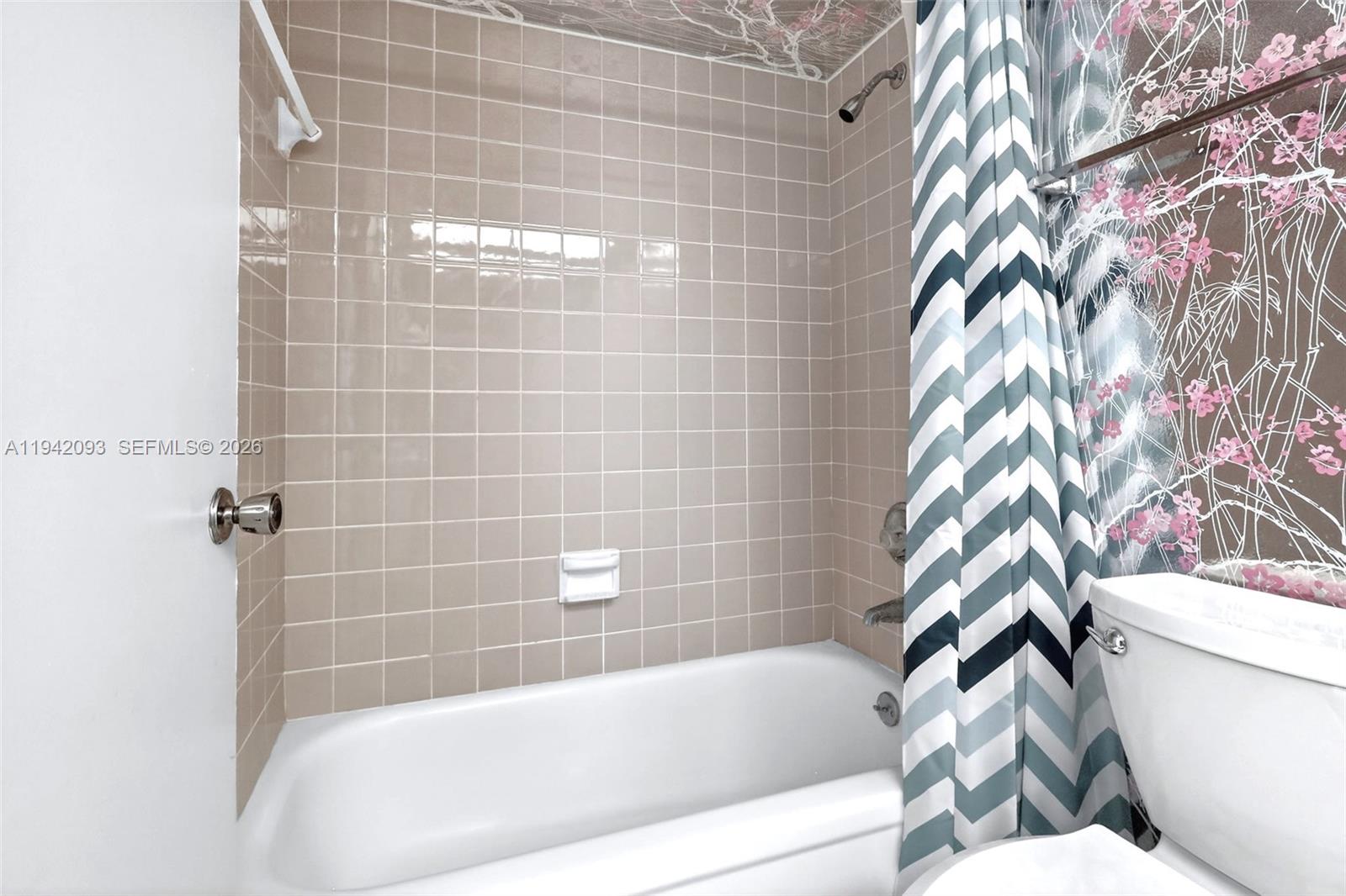 WINSTON TOWERS 500 CONDO - Residential