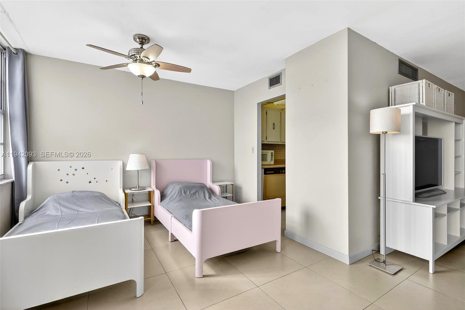 WINSTON TOWERS 500 CONDO - Residential