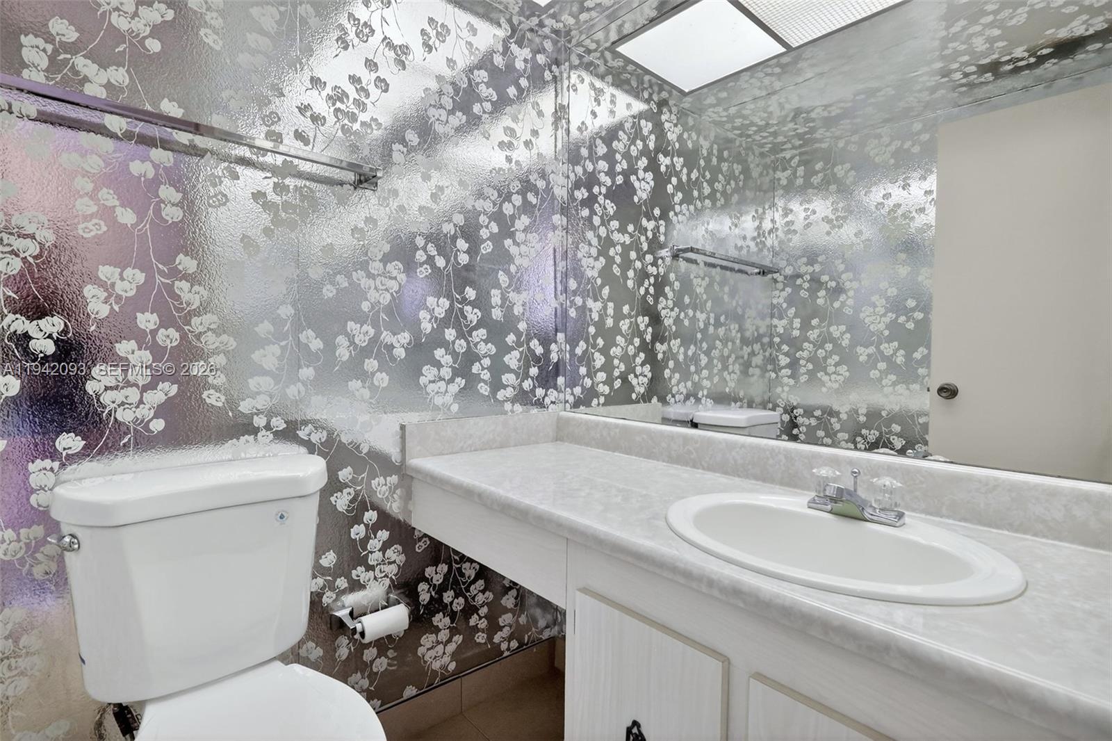 WINSTON TOWERS 500 CONDO - Residential