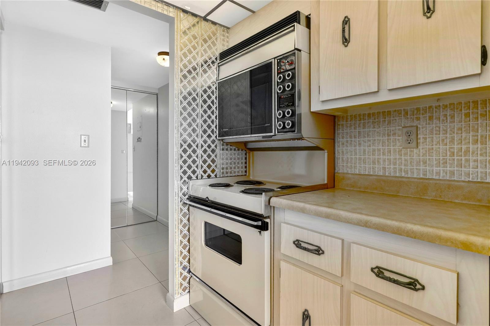 WINSTON TOWERS 500 CONDO - Residential