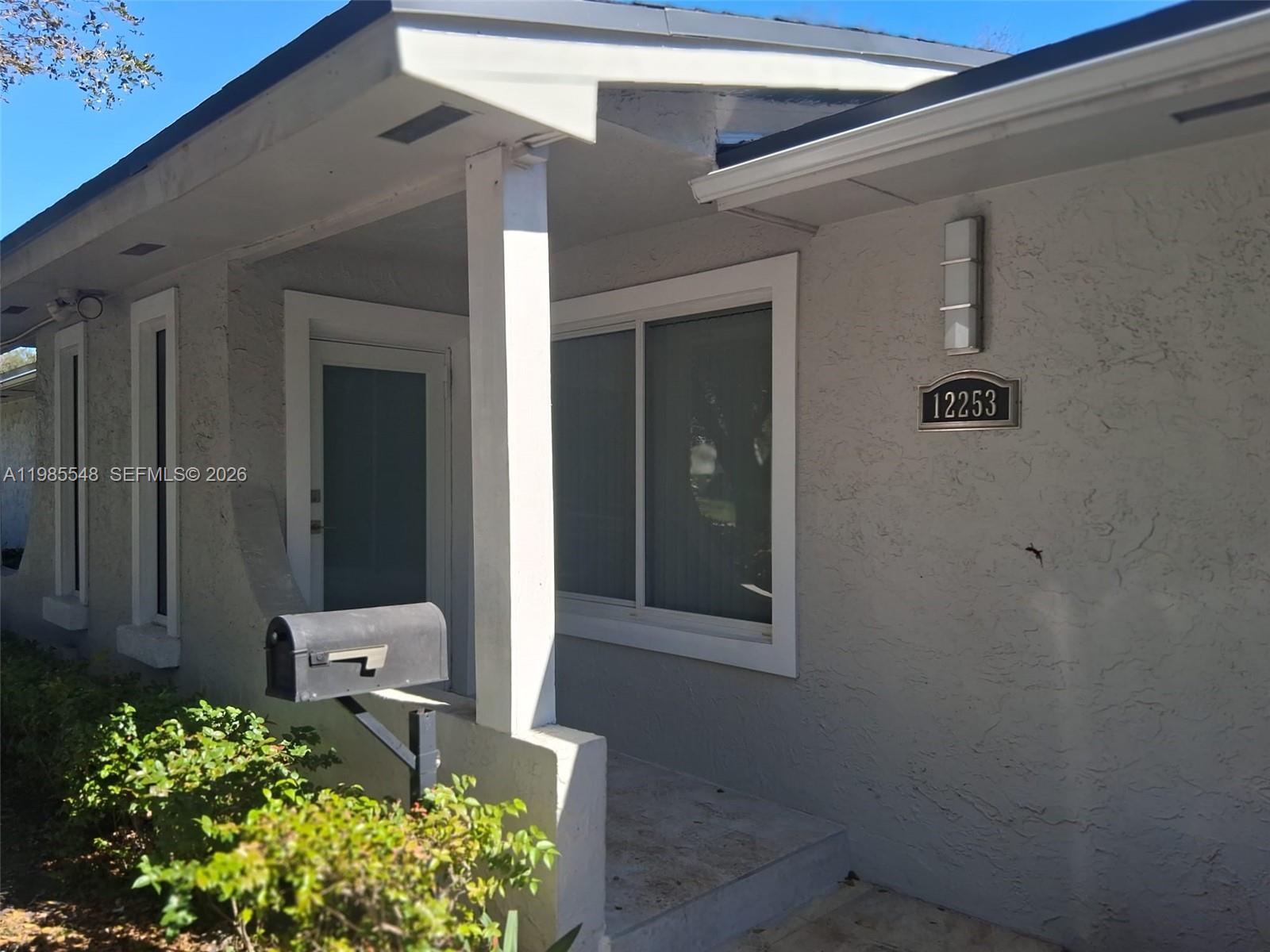 SUNILAND ESTATES - Residential Lease