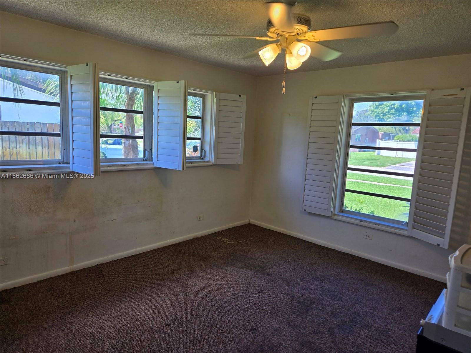 PLANTATIONS SECLUDED GARD - Residential