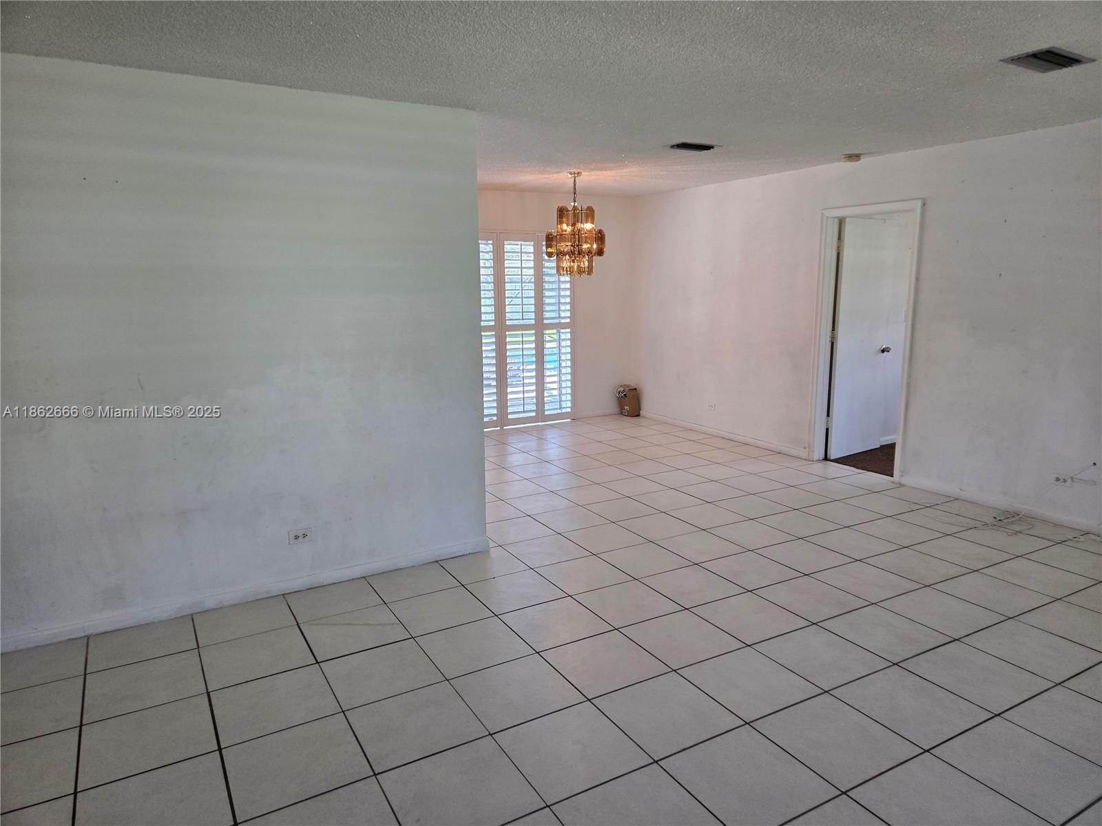 PLANTATIONS SECLUDED GARD - Residential