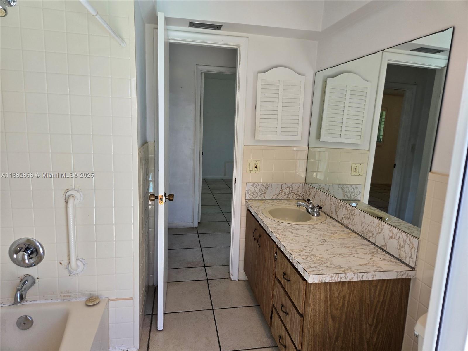 PLANTATIONS SECLUDED GARD - Residential