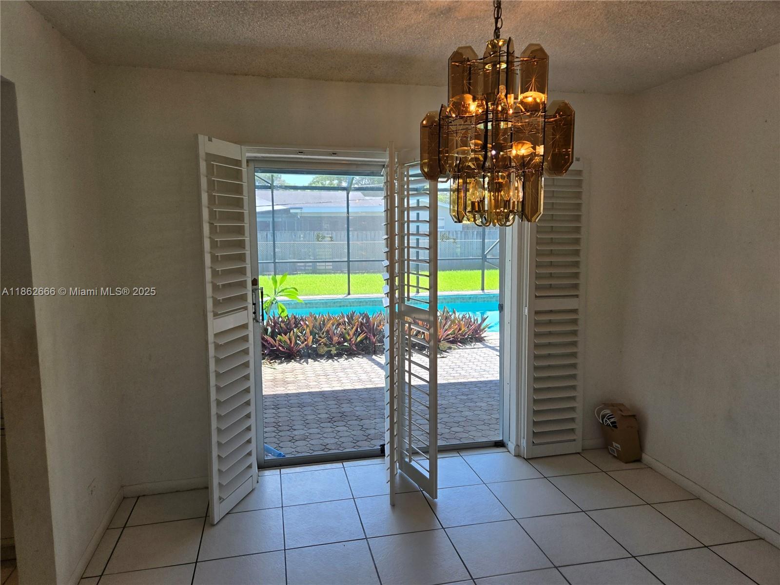 PLANTATIONS SECLUDED GARD - Residential