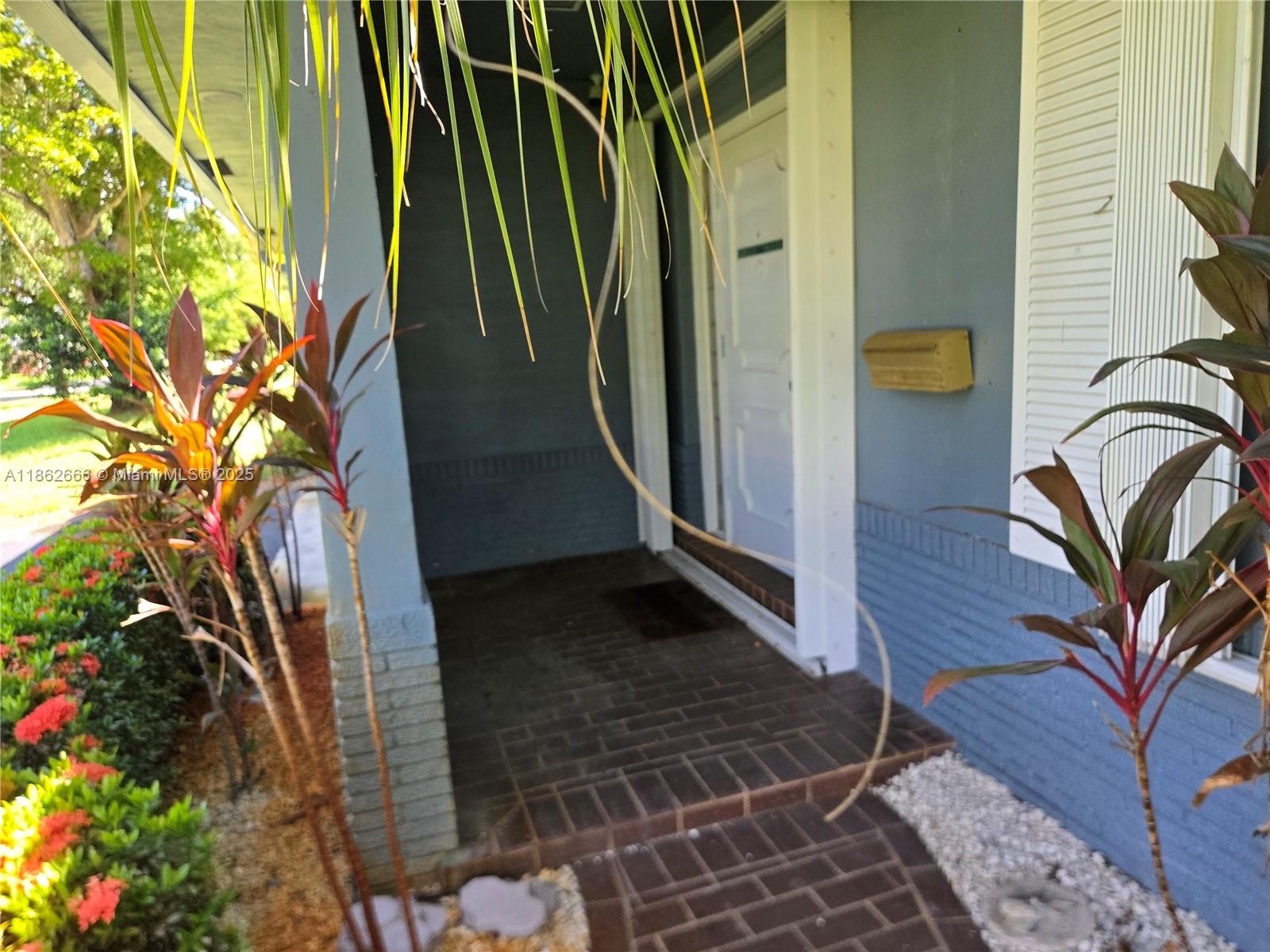 PLANTATIONS SECLUDED GARD - Residential