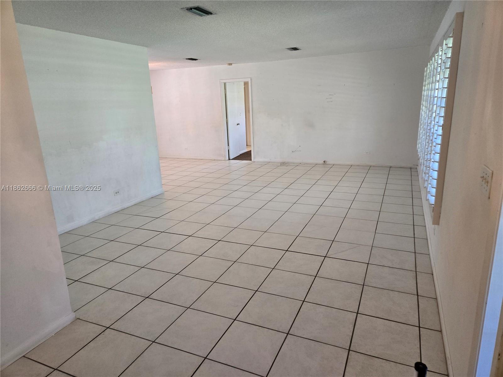 PLANTATIONS SECLUDED GARD - Residential