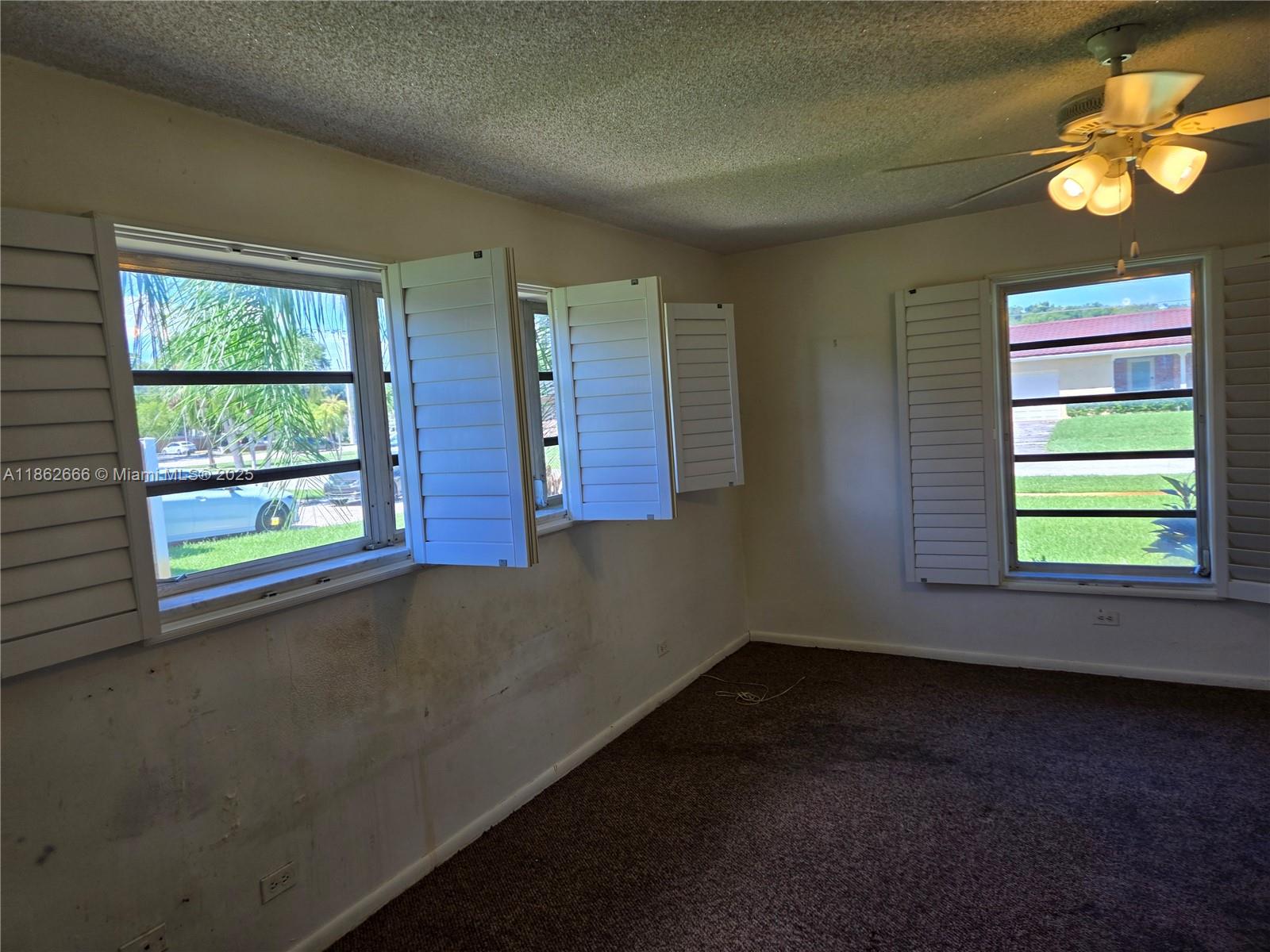 PLANTATIONS SECLUDED GARD - Residential