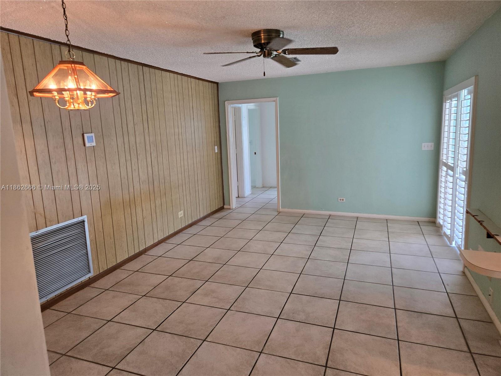 PLANTATIONS SECLUDED GARD - Residential