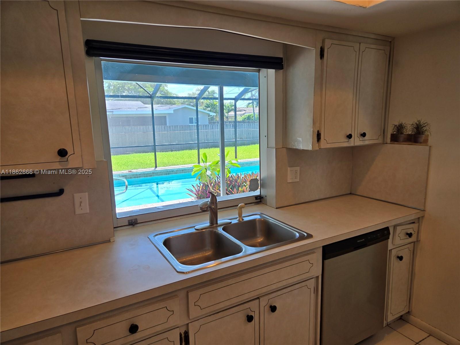 PLANTATIONS SECLUDED GARD - Residential