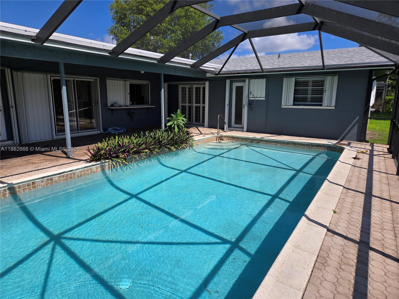 PLANTATIONS SECLUDED GARD - Residential