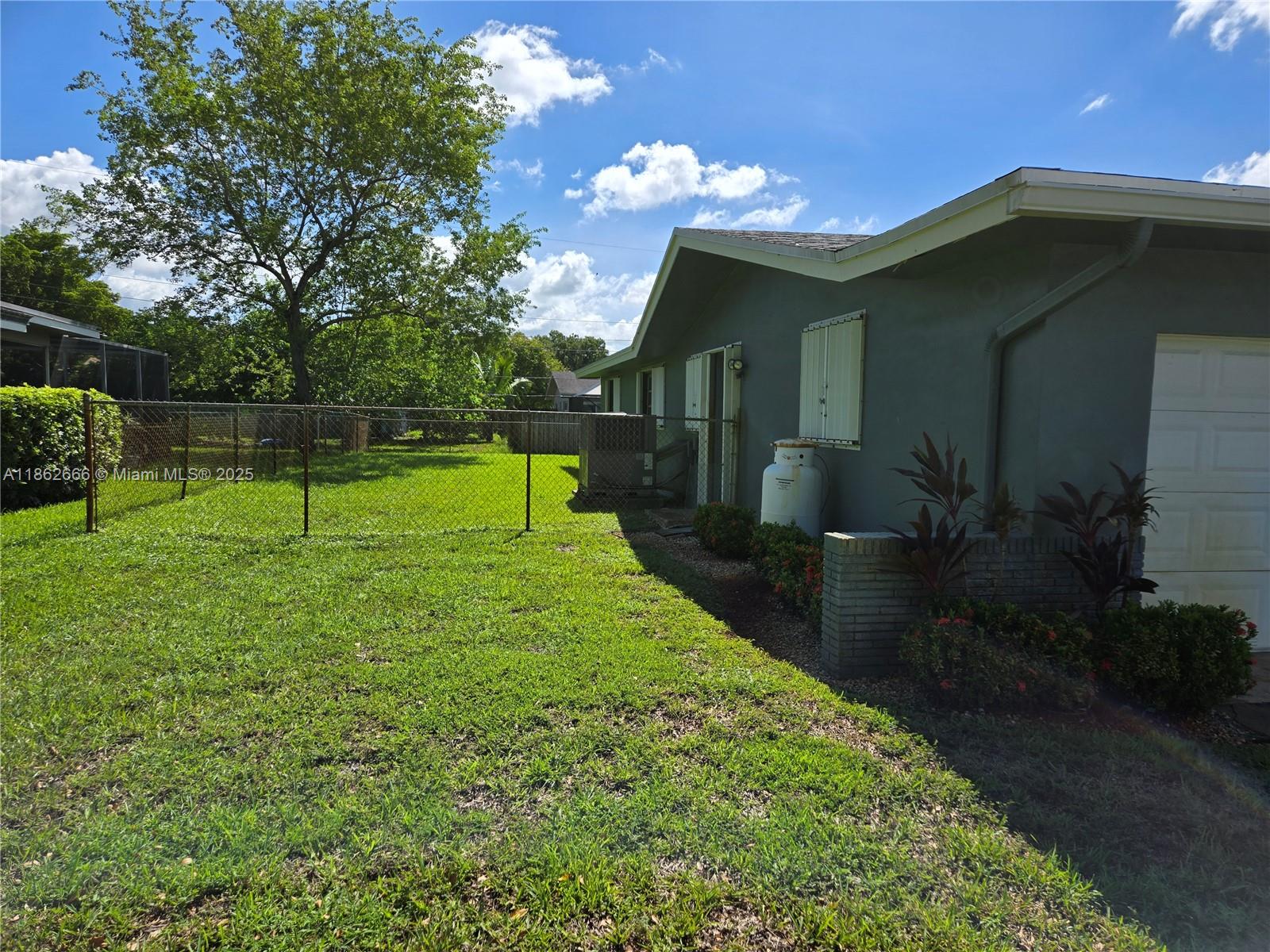 PLANTATIONS SECLUDED GARD - Residential