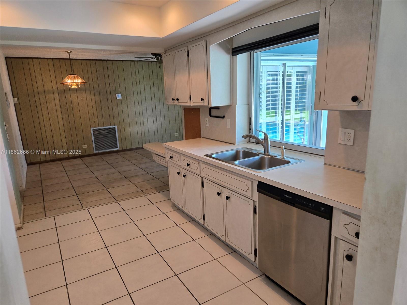 PLANTATIONS SECLUDED GARD - Residential