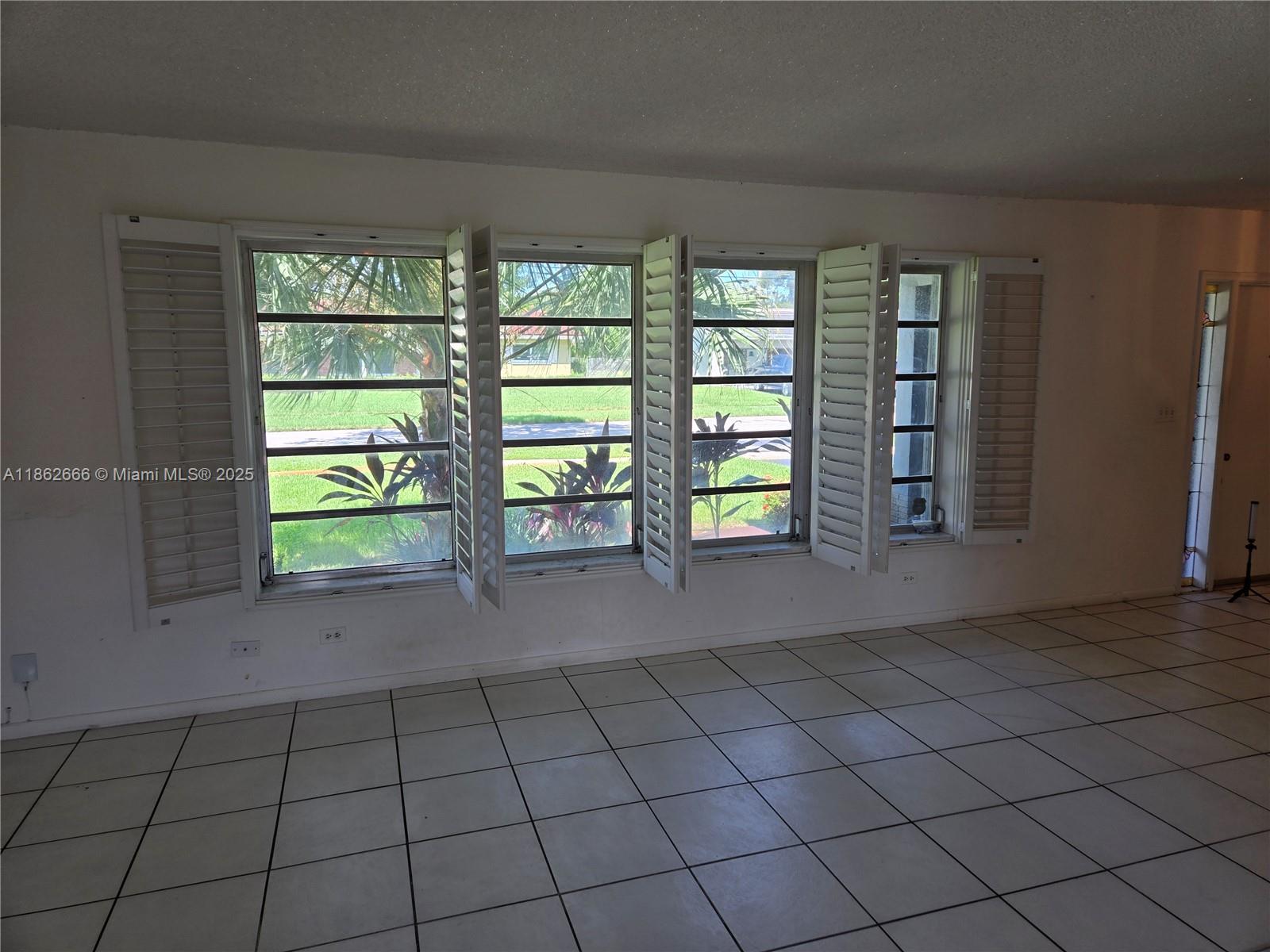 PLANTATIONS SECLUDED GARD - Residential