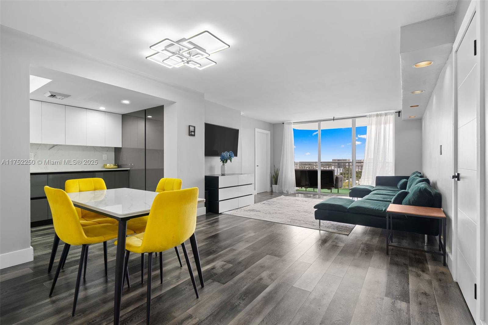 Property for Sale at 18011 Biscayne Blvd 1602, Aventura, Miami-Dade County, Florida - Bedrooms: 2 
Bathrooms: 2  - $297,000