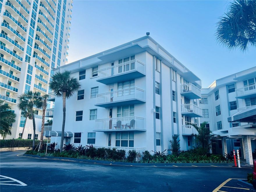Live the ultimate coastal lifestyle in this beautiful, fully furnished 1-bedroom, 1-bathroom apartment located right across the street from the beach! This move-in-ready gem offers direct beach access andresort-style amenities. Tastefully designed interiors that create a warm and inviting atmosphere, Apartment rigth on the beach!Perfect for investors  or those seeking a luxury getaway.Includes a bicycle for your beachside adventures. Enjoy a spacious, bright living area with impact windows, equipped with stainless steel appliances and granite countertops. Beautiful swimming pool,sundeck, assigned parking  in a remodeled building,Pass 40 years certificated.
Prime Location: Steps from the sand, near top restaurants, shopping, and entertainment, easy access to major highways and airports.