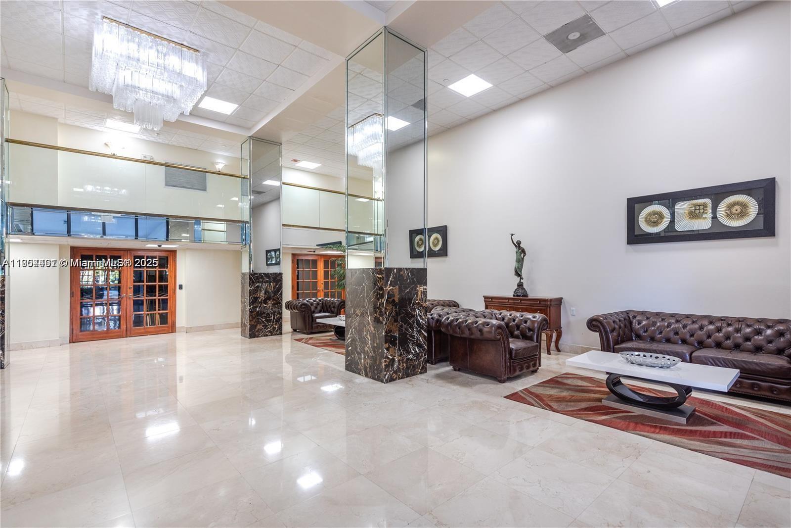 WINSTON TOWERS 600 CONDO - Residential