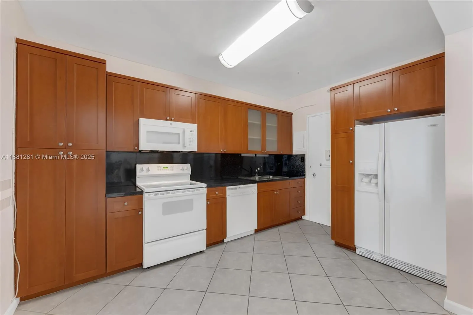 Miami Beach, Florida 33140, United States, 2 Bedrooms Bedrooms, ,2 BathroomsBathrooms,Residential,Active,213801