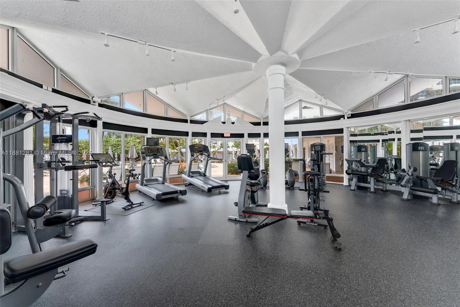 Miami Beach, Florida 33140, United States, 2 Bedrooms Bedrooms, ,2 BathroomsBathrooms,Residential,Active,213801