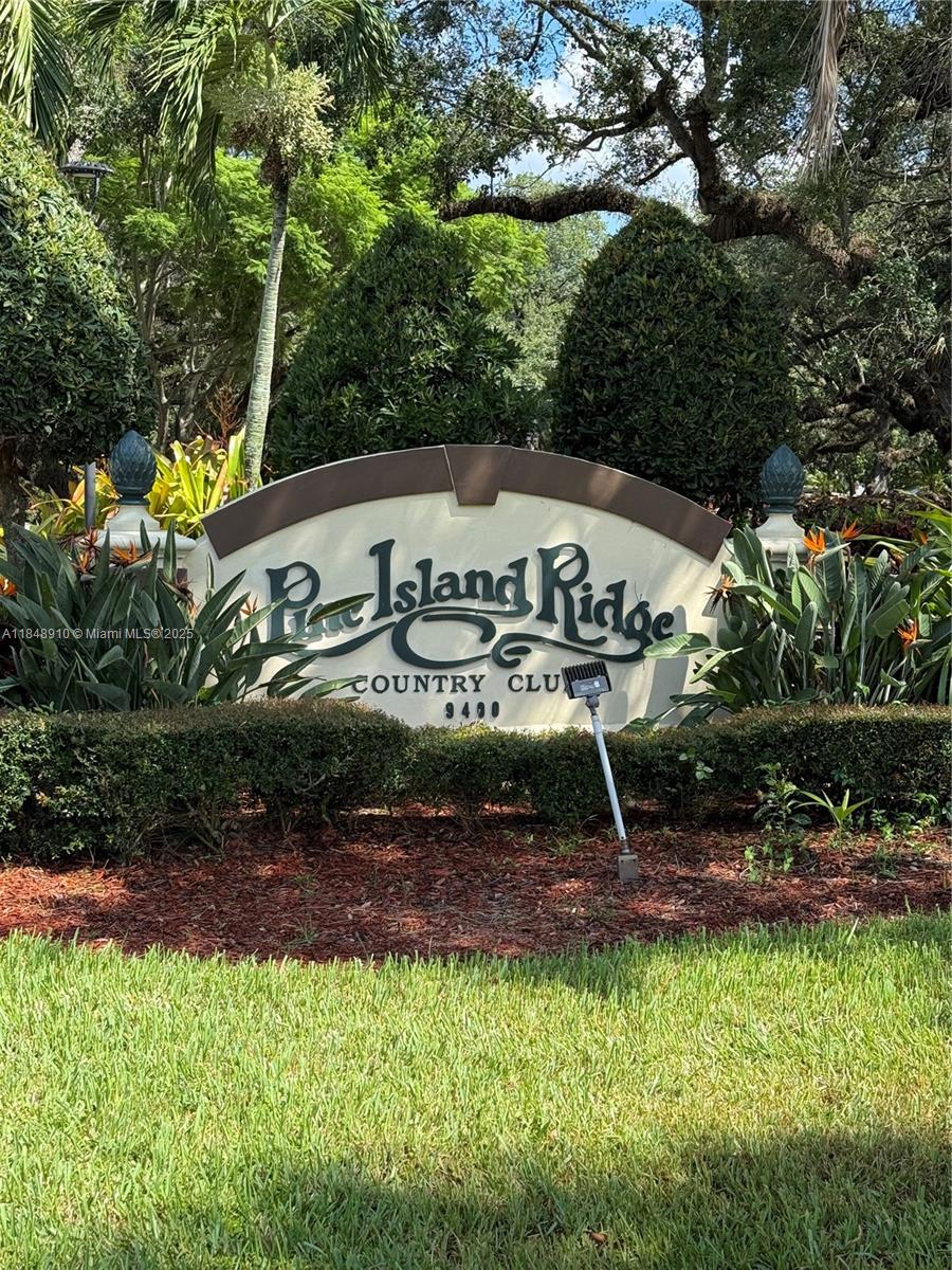 Davie~Sparkling condo in Pine Island Ridge!Waterfront~Beautifully remodeled 1BED/1BATH Ground-floor unit with 870 sq. ft. and stunning lake views. Features Impact Windows/Doors, Modern finishes, and a Bright, Open Layout. Enjoy breathtaking sunsets from your private screened -in patio. Amazing amenities at Clubnhouse including, Gym, 2 Restaraunts, Tennis, Golf, Pool and More!!~Prime location near colleges, shopping, dining, and major highways. A must-see! ~Top rated schools!!~Small pet is fine with non-refundable pet fee