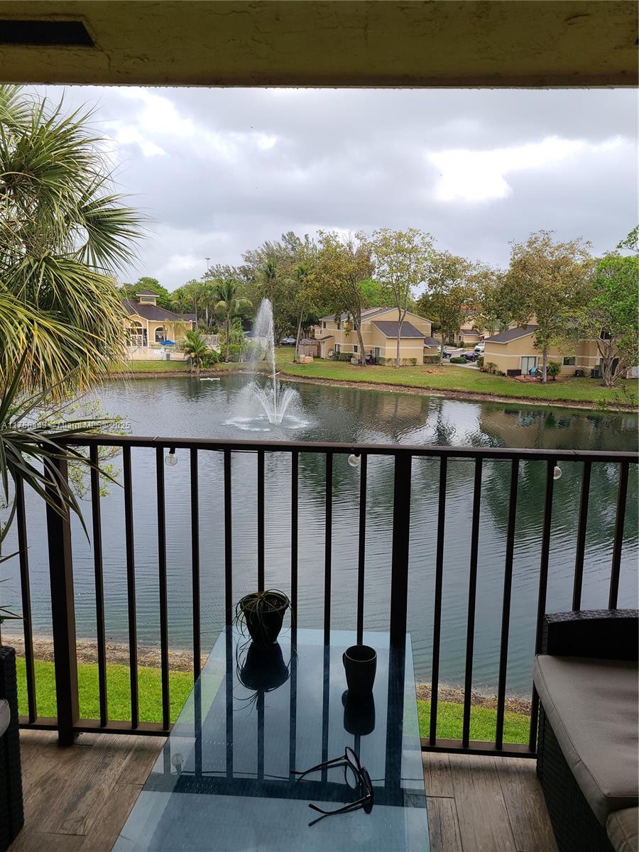301 Palm Way 307, Pembroke Pines, Miami-Dade County, Florida - 2 Bedrooms  
1 Bathrooms - 