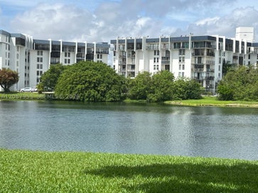 9682 Fontainebleau Blvd 207 Miami FL 33172