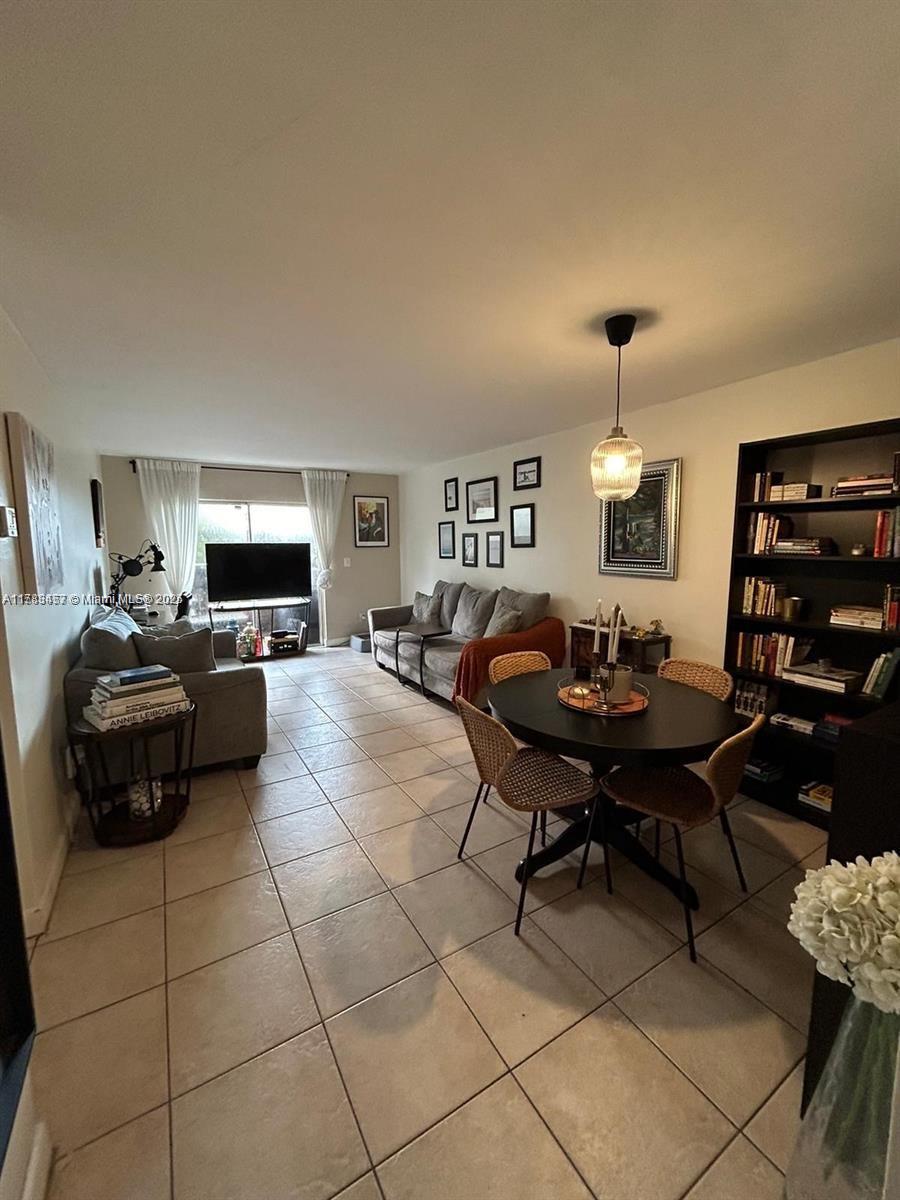 COURTYARDS AT KENDALL CON - Residential