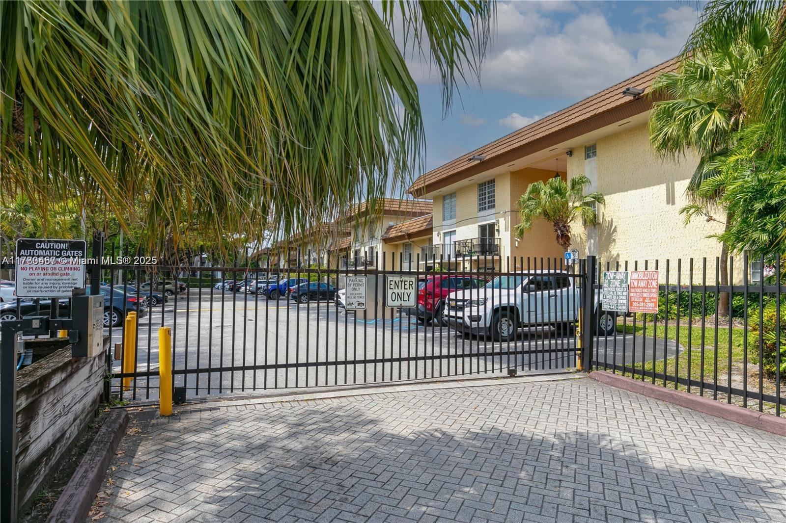 COURTYARDS AT KENDALL CON - Residential