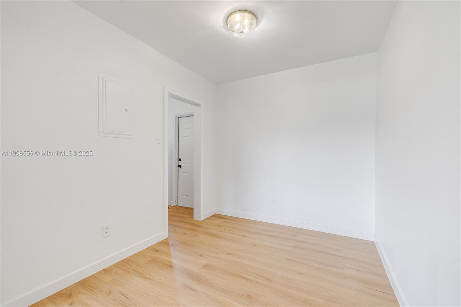 GRAPELAND HEIGHTS - Residential Lease