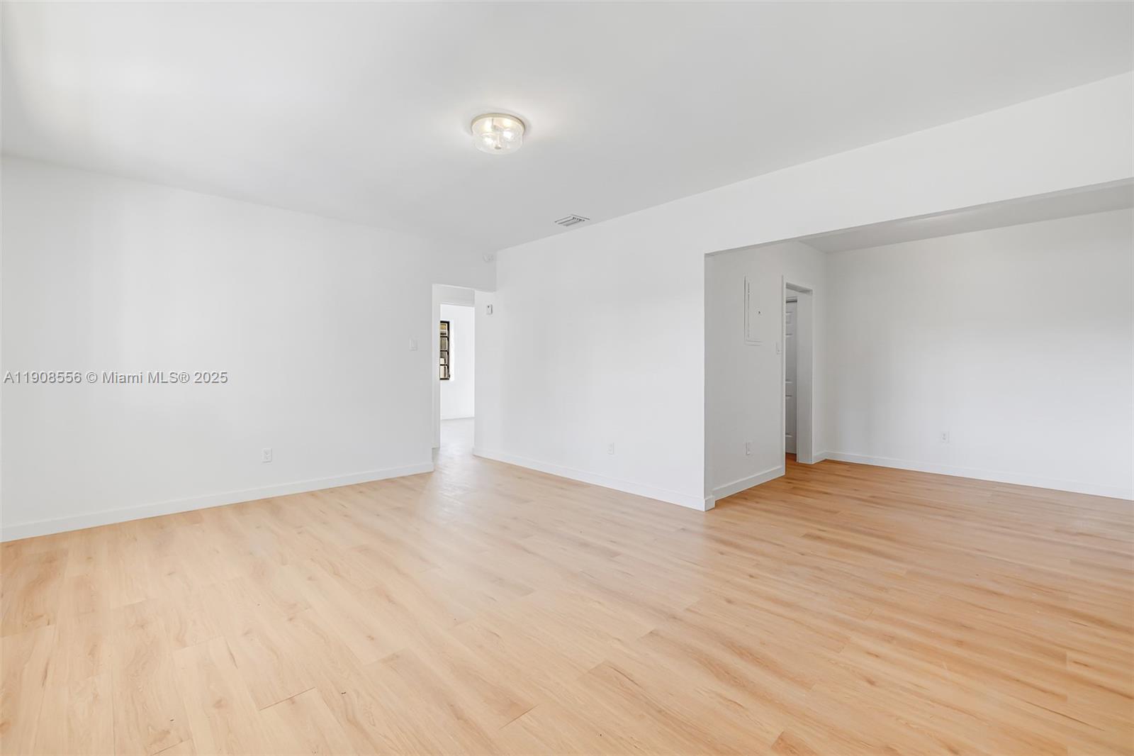 GRAPELAND HEIGHTS - Residential Lease