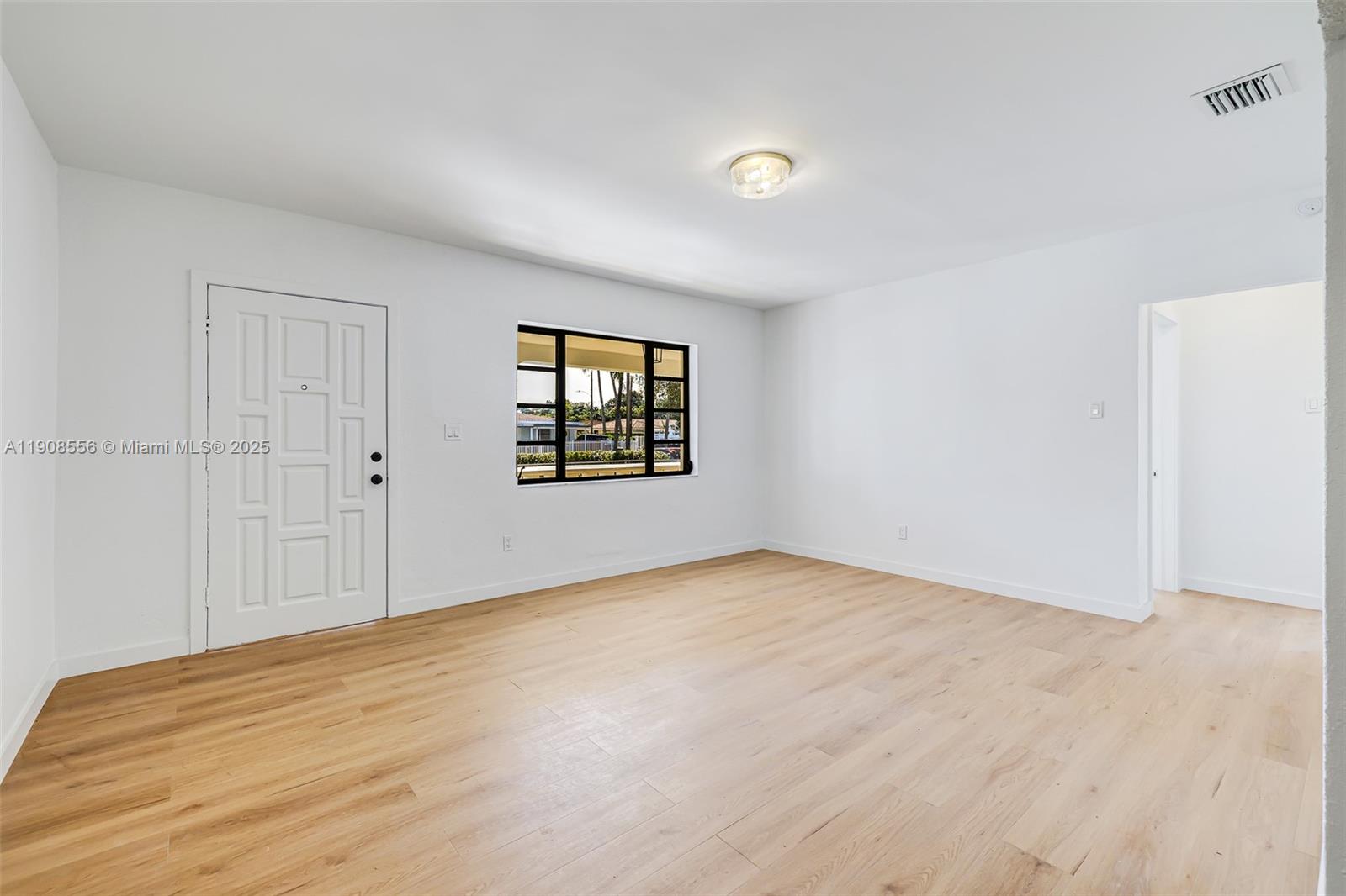 GRAPELAND HEIGHTS - Residential Lease