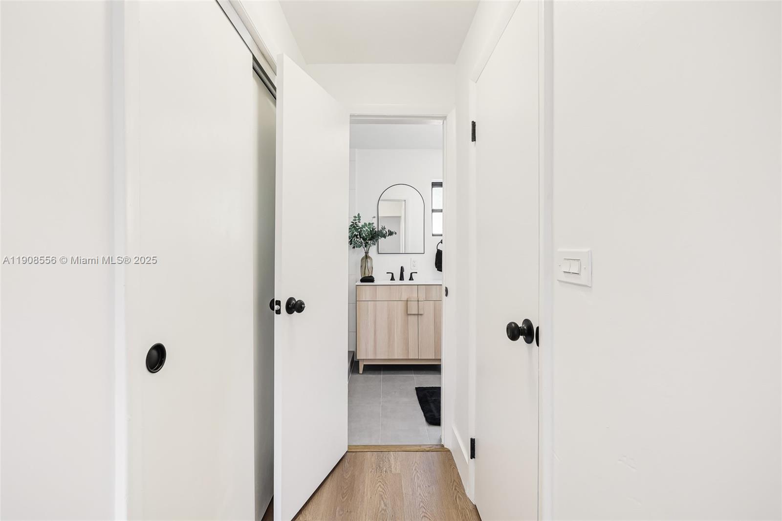 GRAPELAND HEIGHTS - Residential Lease