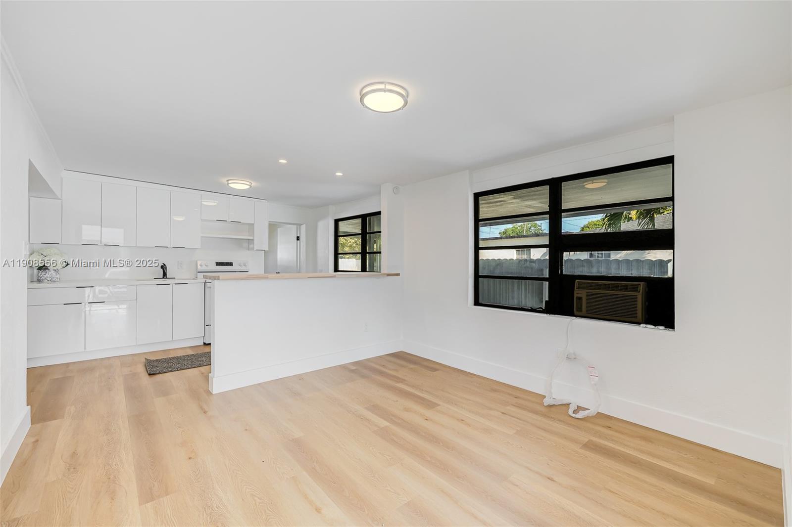 GRAPELAND HEIGHTS - Residential Lease