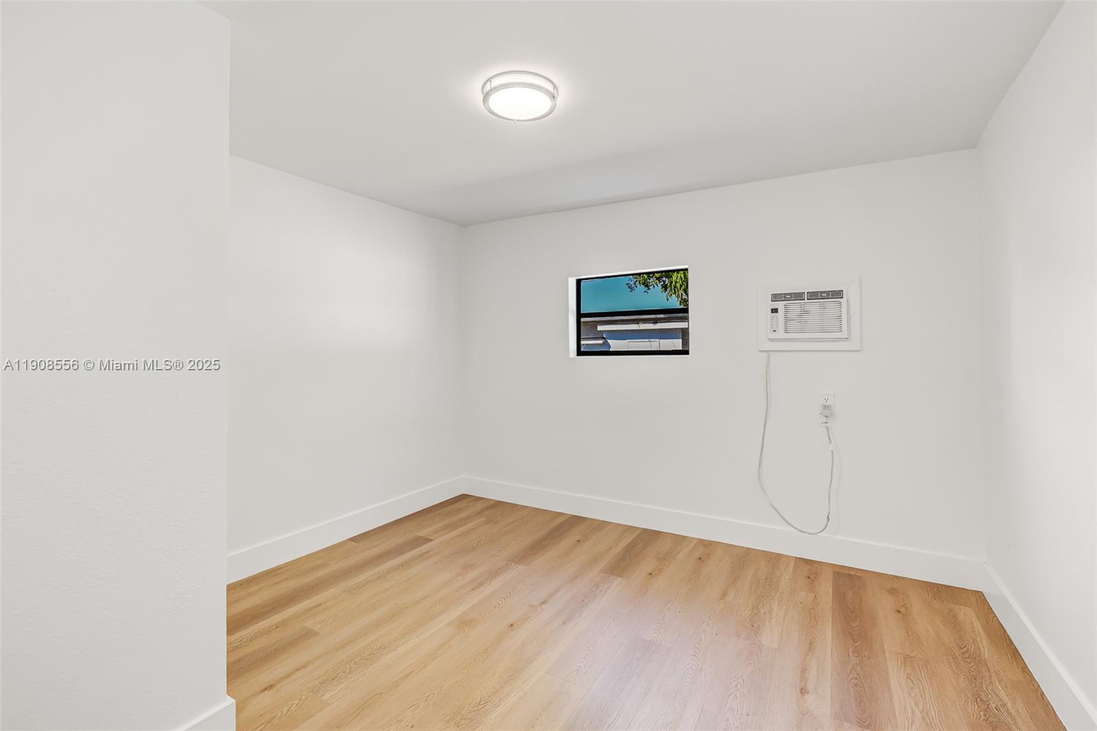 GRAPELAND HEIGHTS - Residential Lease