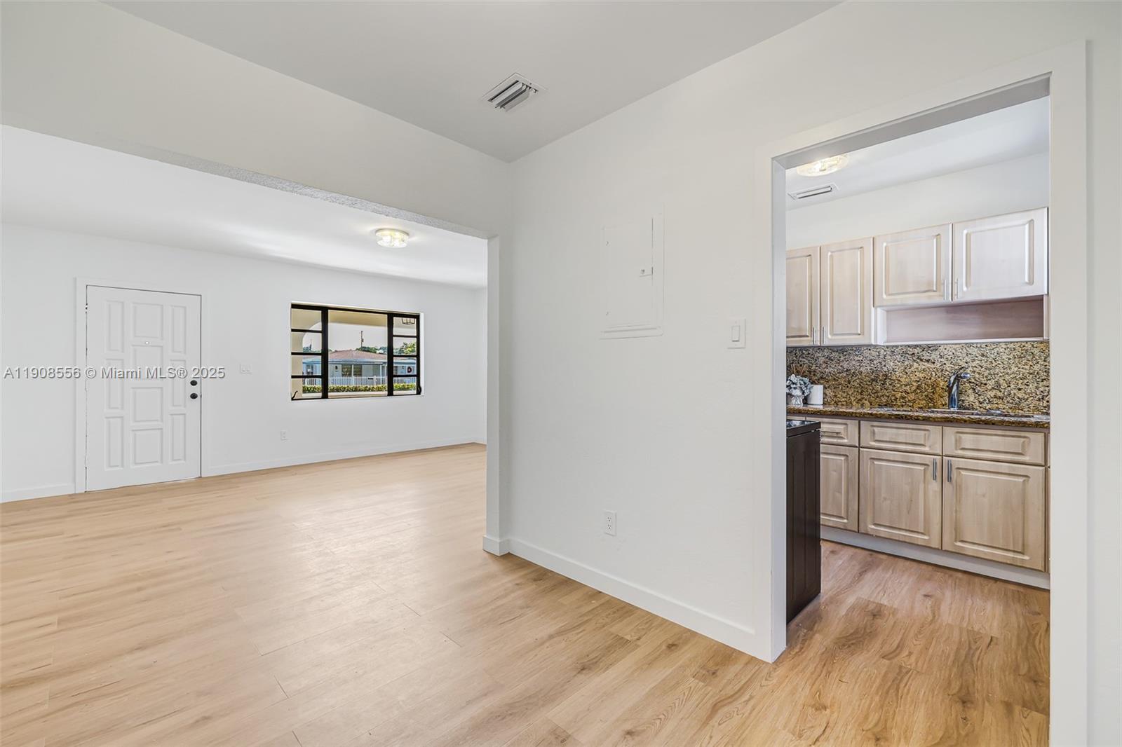 GRAPELAND HEIGHTS - Residential Lease