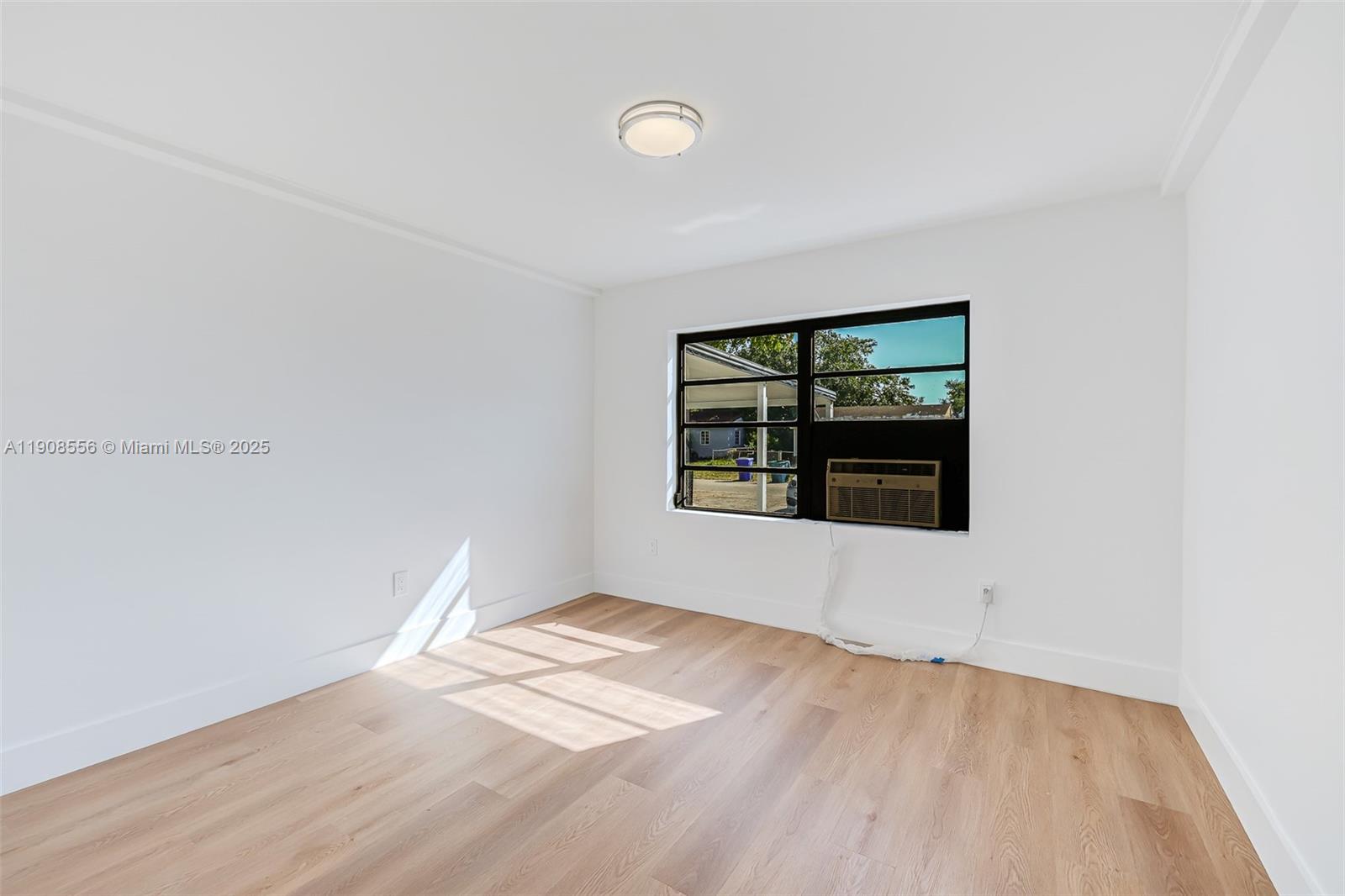 GRAPELAND HEIGHTS - Residential Lease